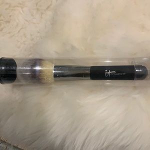It Cosmetics Face Brush #8